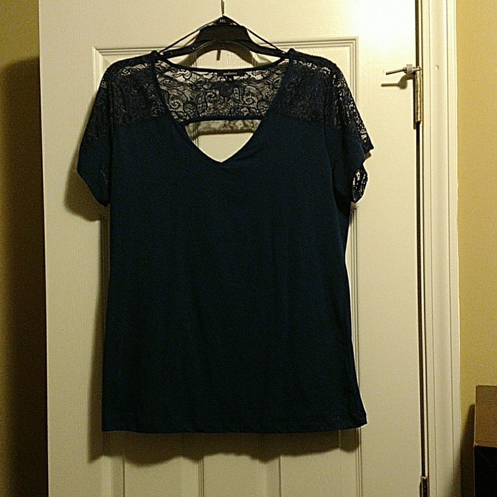 Short sleeved dark blue lace top